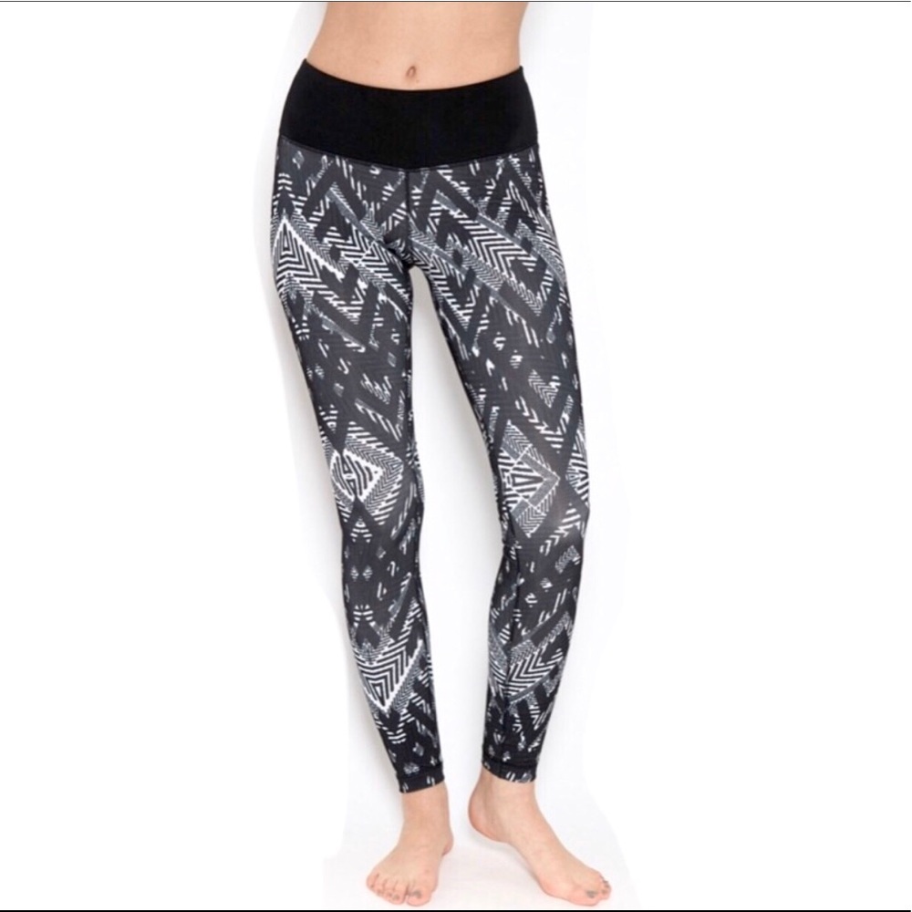SATVA High-Waisted Chaq Yoga Pants Black/White XS